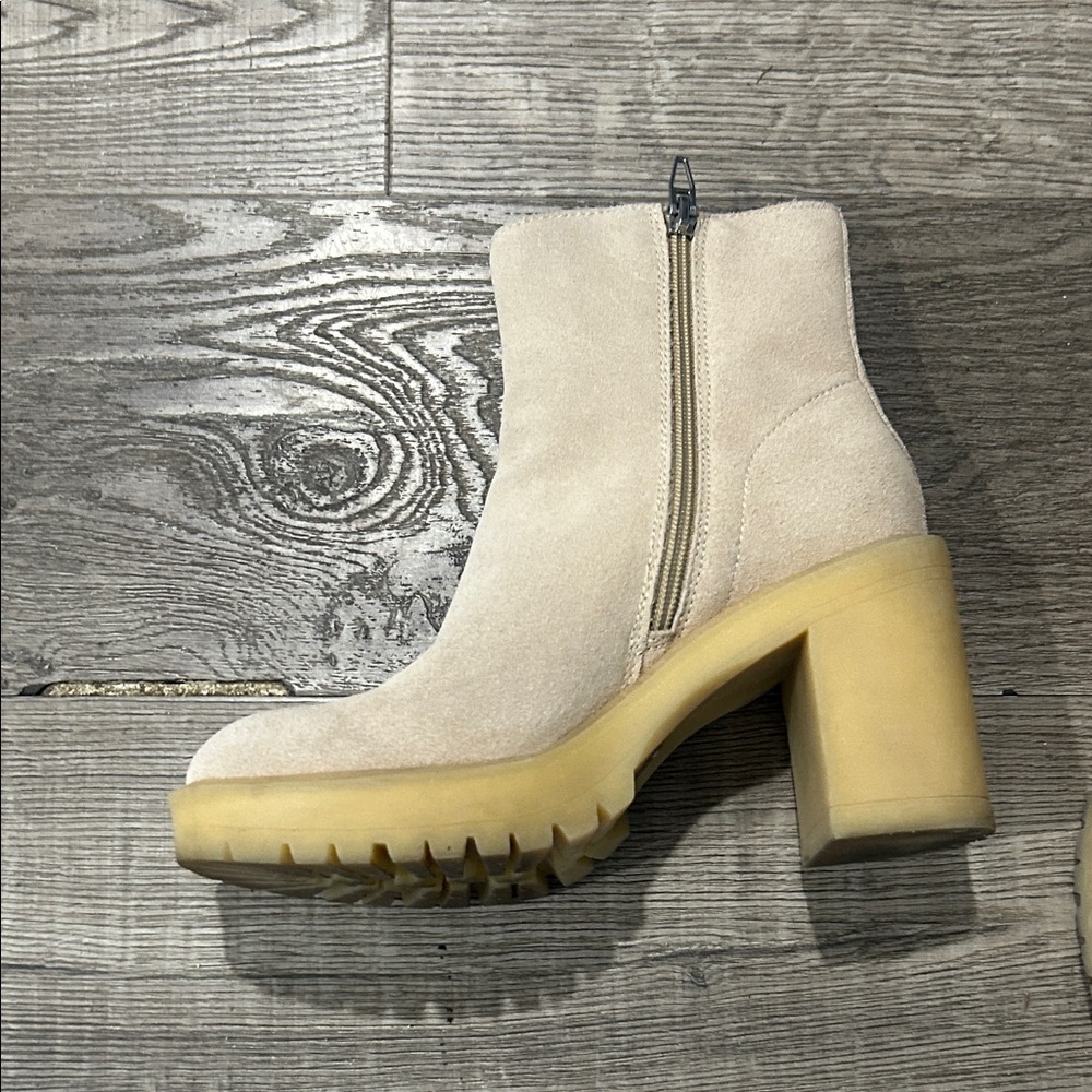 Dolce Vita Cream Heeled Boots - Picture 4 of 9